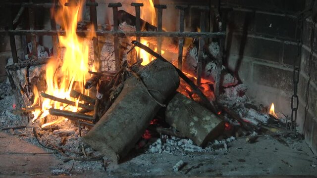 Caminetto fuoco legna