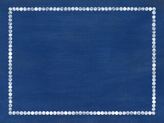 シンプルなパールの四角フレームとシックなネイビーの背景