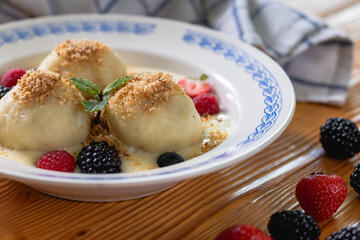 Fruit dumplings with hazelnut breadcrumbs and vanilla sauce. And with fresh fruit. 