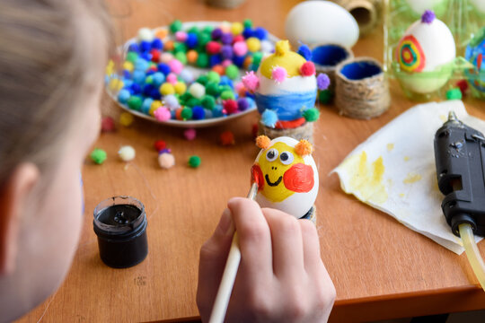 Girl beautifully paints Easter eggs