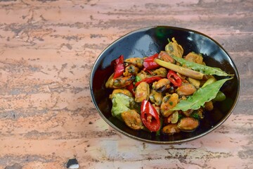 Oseng Kerang Saus Tiram, Indonesian food. Stir-fried mussels with oyster sauce, soy sauce, lemongrass, bayleaf, ginger, garlic and chili.
