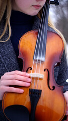 woman playing violin