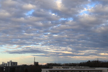 Obraz premium 住宅街と雲