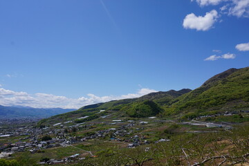 空と山並み