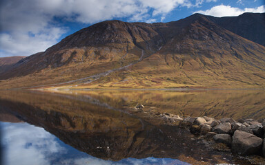 odbicie z kamieniami © Jaroslaw