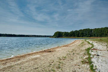 Fototapeta premium Folge des Klimawandels: sommerliche Wasserknappheit am Großen Seddiner See in Brandenburg