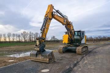 Schaufelbagger auf der Baustelle stehend