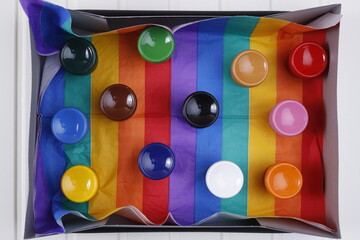 Farby kolorowe na kolorowym tęczowym tle © Seance_Photo_Sylwia