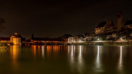 Fototapeta premium Stadt Bremgarten an der Reuss bei Nacht