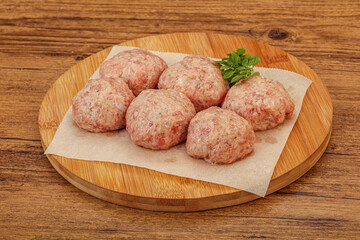 Raw turkey meatball for cooking