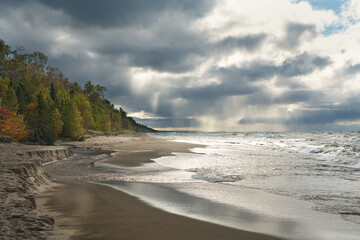 Fototapeta premium Autumn sunset on Lake Superior at Twelvemile Beach Campground in the Pictured Rocks National Lakeshore - Michigan Upper Peninsula