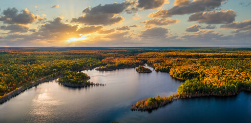 Naklejka premium Awesome sunrise on Kingston Lake near the Pictured Rocks National Lakeshore in Michigan Upper Peninsula