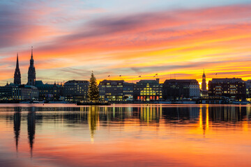 Fototapeta premium Weihnachtlicher Sonnenuntergang an der Binnenalster