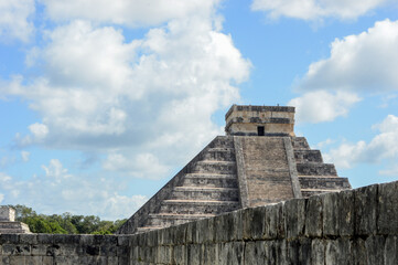 Pir&aacute;mide de Kukulk&aacute;n (Kukulkan's Pyramid, Chichen-Itza)