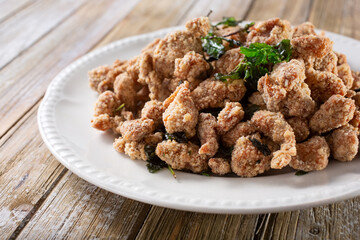 A view of a plate of popcorn chicken.