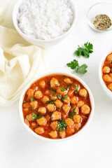 Cooked chickpeas in bowl