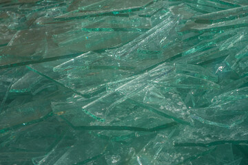 Flachglas und Bruchglas im Wertstoffcontainer