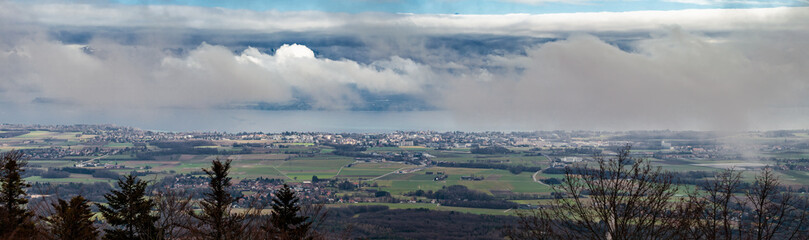 Obraz premium Aerial view of Geneva lake with Swiss Alps panorama from Jura mountains close to Nyon