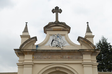 Obraz premium Une statue de la mort portant la faux à l'entrée du Cimetière central de Bogota, 