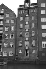 city canal houses in black in white 