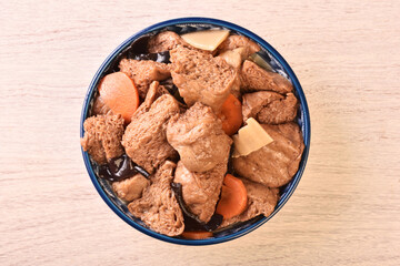 Braised wheat gluten. Mushroom and carrot with brown sauce 