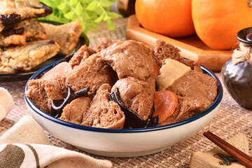 Braised wheat gluten. Mushroom and carrot with brown sauce 