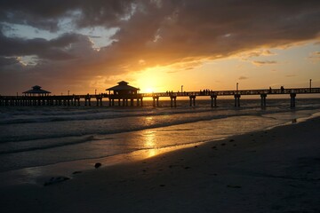 Fototapeta premium Pier silhouette at dusk in Florida
