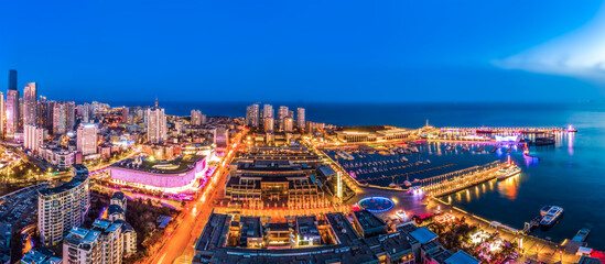 Obraz premium Aerial photography of Qingdao urban landscape at night