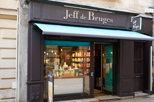 jeff de bruges text brand and logo sign front of store chocolaterie french storefront from Belgium