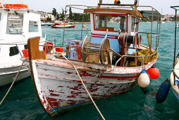 Fototapeta na wymiar old traditional wooden fishing boats in the harbor of Porto cheli