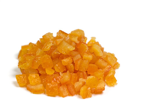 Orangeat isoliert vor wei&szlig;em Hintergrund