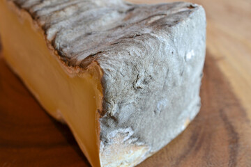 カビに覆われ自然熟成されたサン・ネクテール