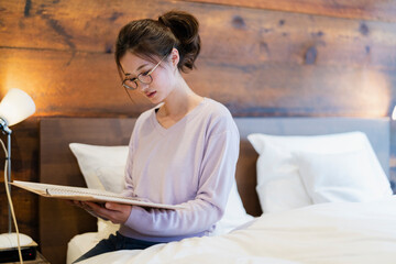 読書をする女性