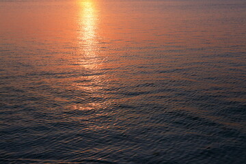 夕焼けの写った海