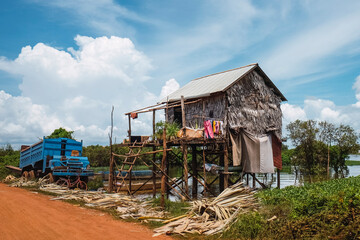 Fototapeta na wymiar Floating village in cambodia