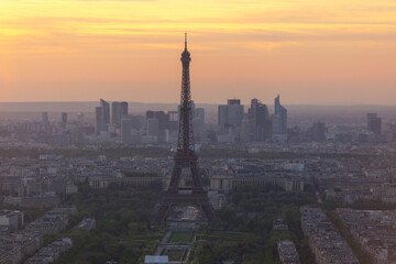 The entire Eiffel Tower in the evening.