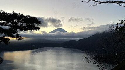 夜明けの富士山