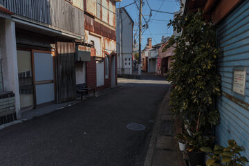 久里浜駅周辺の飲み屋街 外出自粛で閑散と。