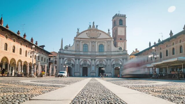 Vigevano Cathedral with people, Timelapse 4k, Motion blur