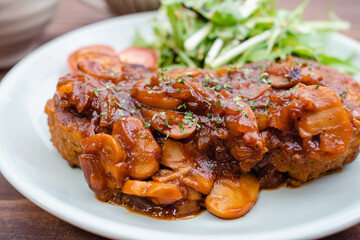 ハンバーグ　トマトソース