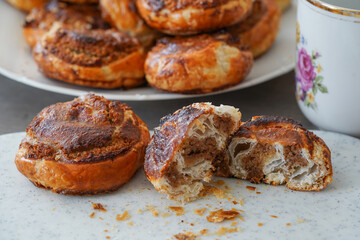 selbstgebackene Nuss-Schnecken