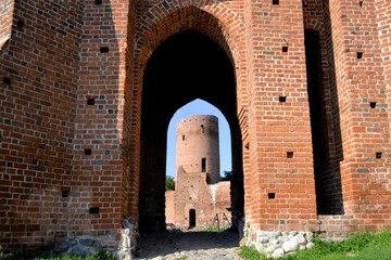 Zamek książąt mazowieckich w Czersku. Budowla gotycka zbudowana na przełomie XIV i XV wieku. © Albin Marciniak