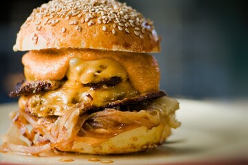 Cheeseburger  hausgemacht, glutenfreie Burger Buns