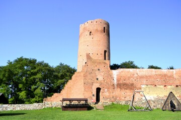 Zamek książąt mazowieckich w Czersku. Budowla gotycka zbudowana na przełomie XIV i XV wieku. © Albin Marciniak
