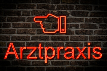 Fototapeta premium Leuchtreklame Arztpraxis