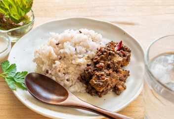 穀米とキーマカレー