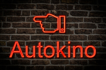 Fototapeta premium Leuchtreklame Autokino