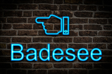 Fototapeta premium Leuchtreklame Badesee