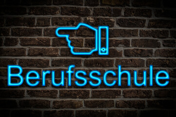 Fototapeta premium Leuchtreklame Berufsschule