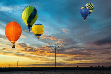Obraz premium balloon against the backdrop of sky and sunset, silence of nature